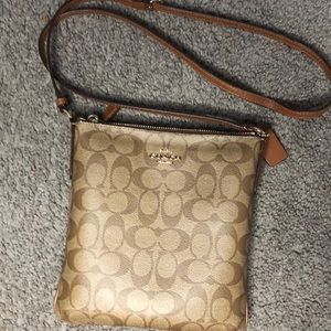 100%AUTHENTIC COACH CROSS BODY BAG 💼